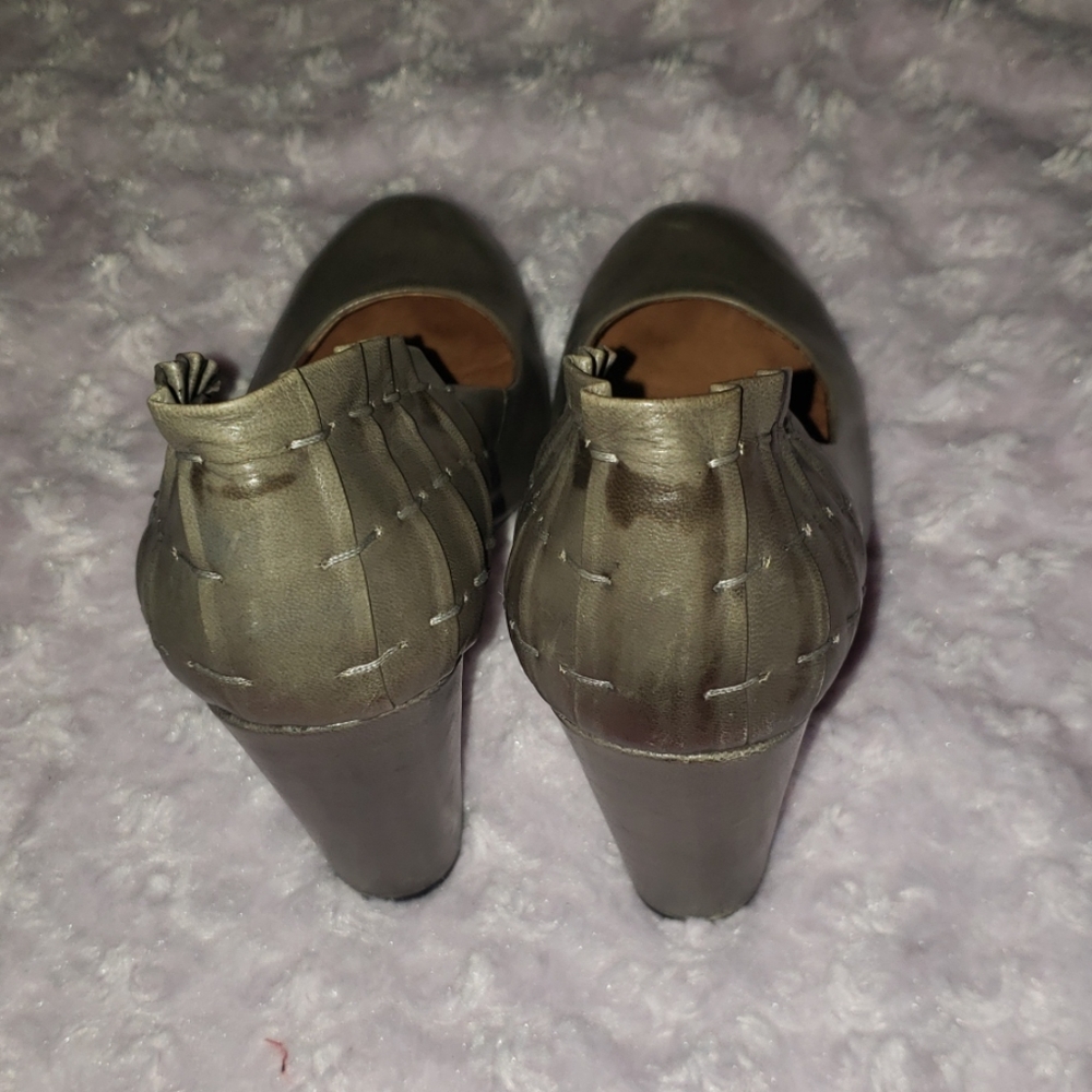 N 704b. Round Leather Heels View 2